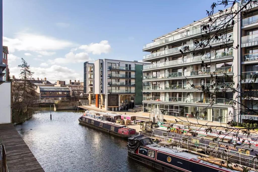 Canal-Side Apartment In Shoreditch London Bagian luar foto