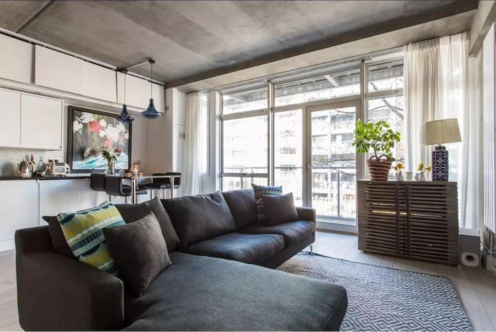Canal-Side Apartment In Shoreditch London Bagian luar foto