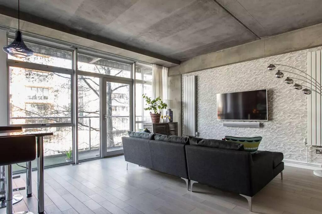 Canal-Side Apartment In Shoreditch London Bagian luar foto