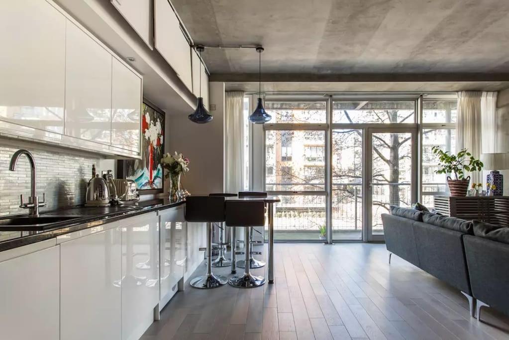 Canal-Side Apartment In Shoreditch London Bagian luar foto