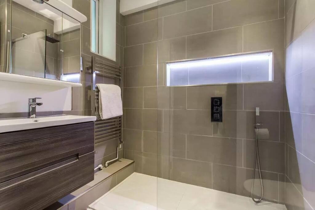 Canal-Side Apartment In Shoreditch London Bagian luar foto