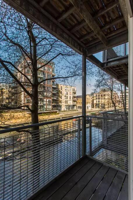 Canal-Side Apartment In Shoreditch London Bagian luar foto